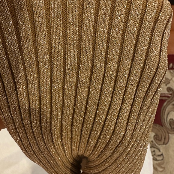 Joseph A Banks Gold V-Neck Women's Sweater in excellent condition - Picture 6 of 11